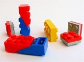 SÉQUENCE 1-fabrication des matières plastiques Généralités Les matières plastiques Définition Les différents plastiques Les plastiques artificiels Les plastiques synthétiques Le pétrole Le raffinage Les molécules Les thermoplastiques Les thermodurcissables Les élastomères A la sortie des Unités de production SÉQUENCE 2-Mise en forme des matières plastiques Procédés de mise en forme Le pliage L‘extrusion L‘extrusion soufflage L‘injection Le rotomoulage Le calandrage Le thermoformage Le moussage Le poinçonnage Le cisaillage Le perçage Le tournage Le fraisage Le sciage SÉQUENCE 3-Le recyclage La pollution Le réemploi Le recyclage Valoriser les déchets plastiques Les déchets collectés Système de codage et logos Programme VALORPLAST SÉQUENCE 4-Propriétés des matières plastiques La légèreté La résistance mécanique La transparence L‘inaltérabilité L‘esthétique L‘isolation L‘imperméabilité Le glissement et l‘autolubrification L‘entretien